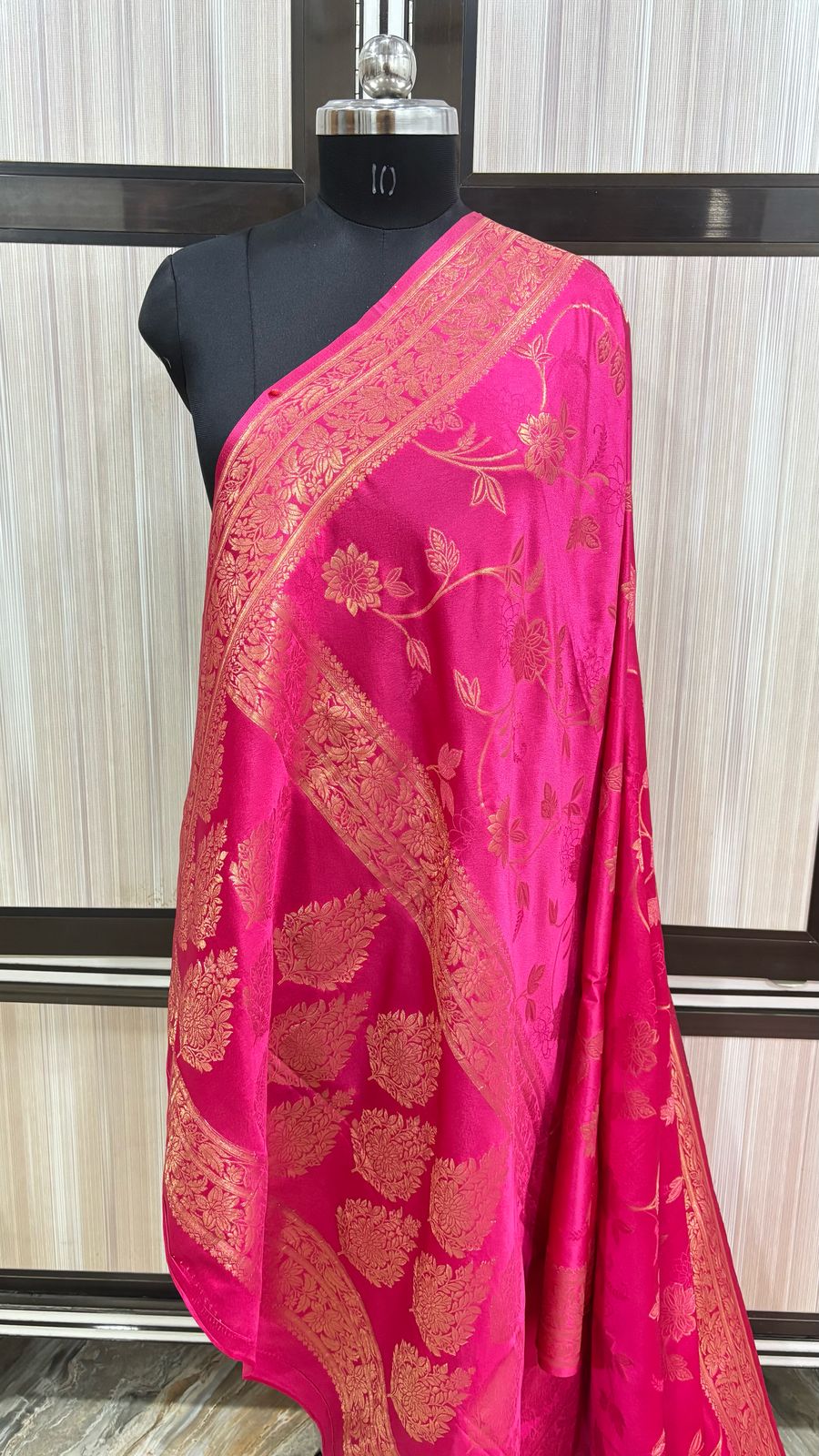 Elegant Banarasi Satin Silk Handloom Jaal Saree