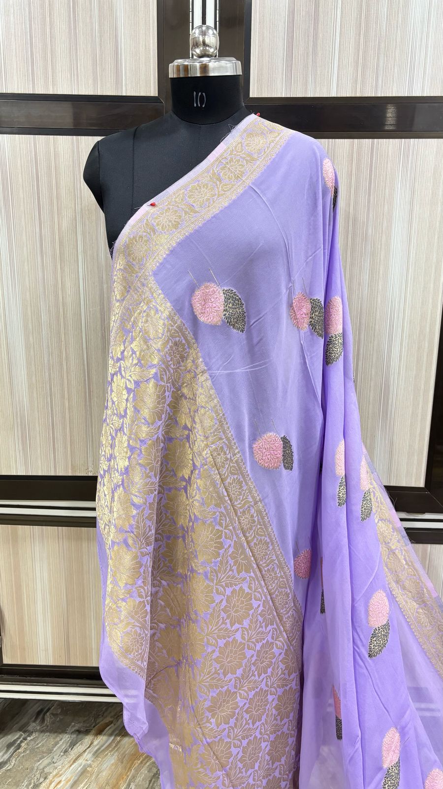 Exquisite Banarasi Viscose Silk Handloom Saree