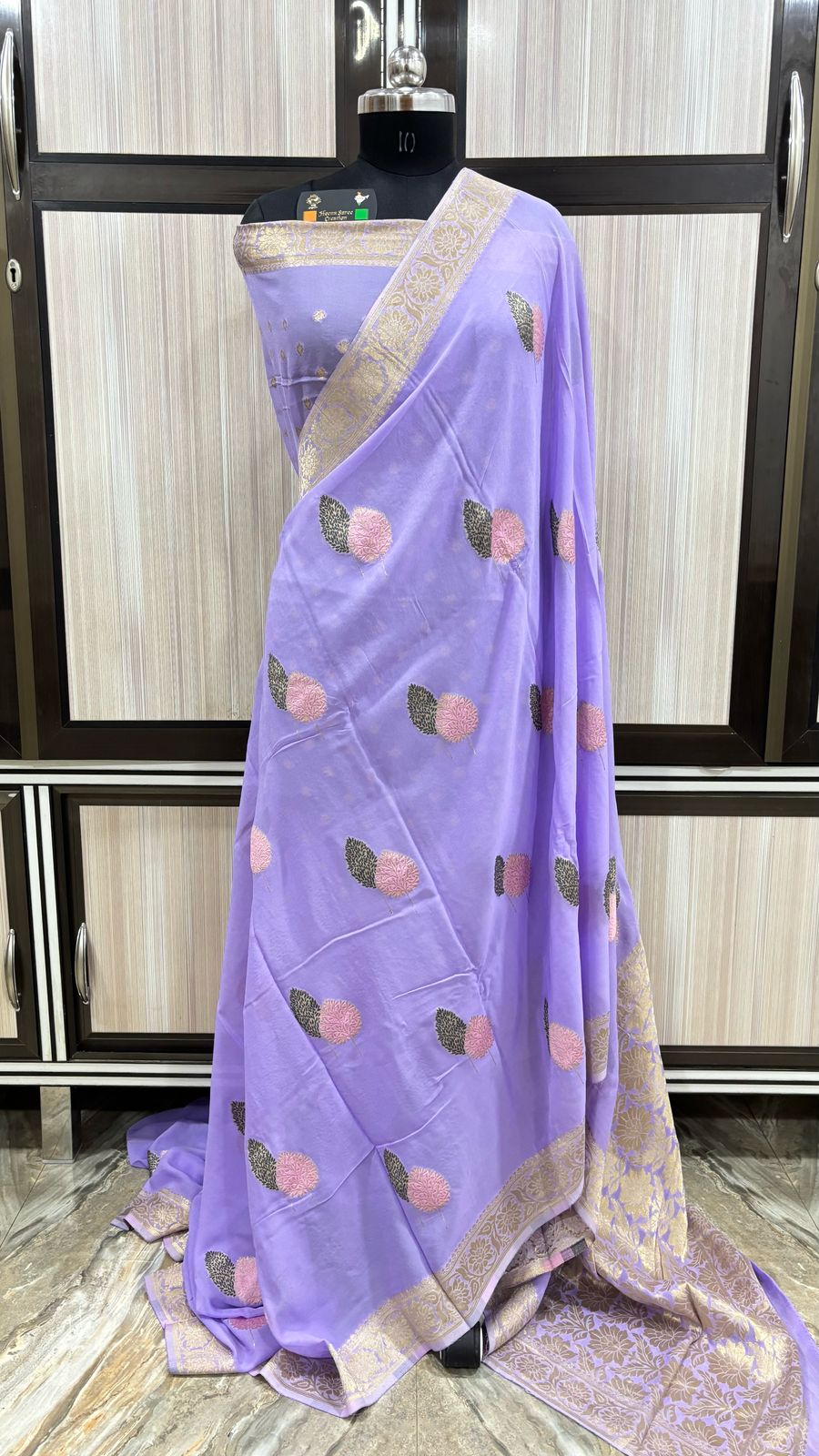 Exquisite Banarasi Viscose Silk Handloom Saree