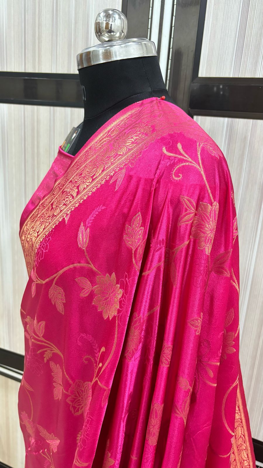 Elegant Banarasi Satin Silk Handloom Jaal Saree