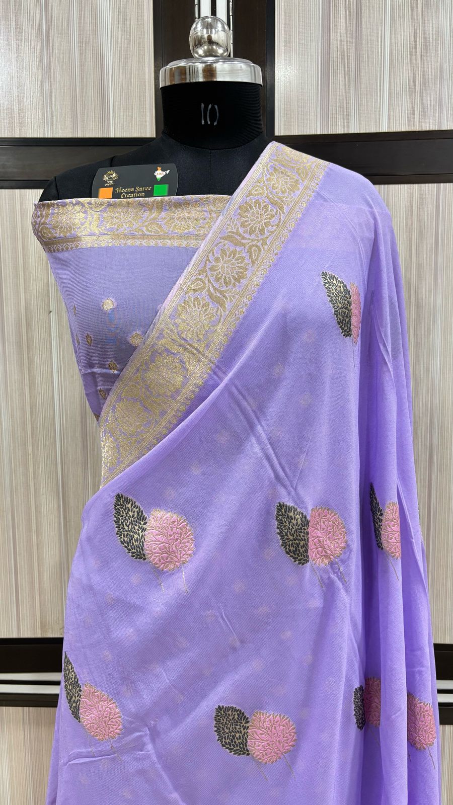 Exquisite Banarasi Viscose Silk Handloom Saree